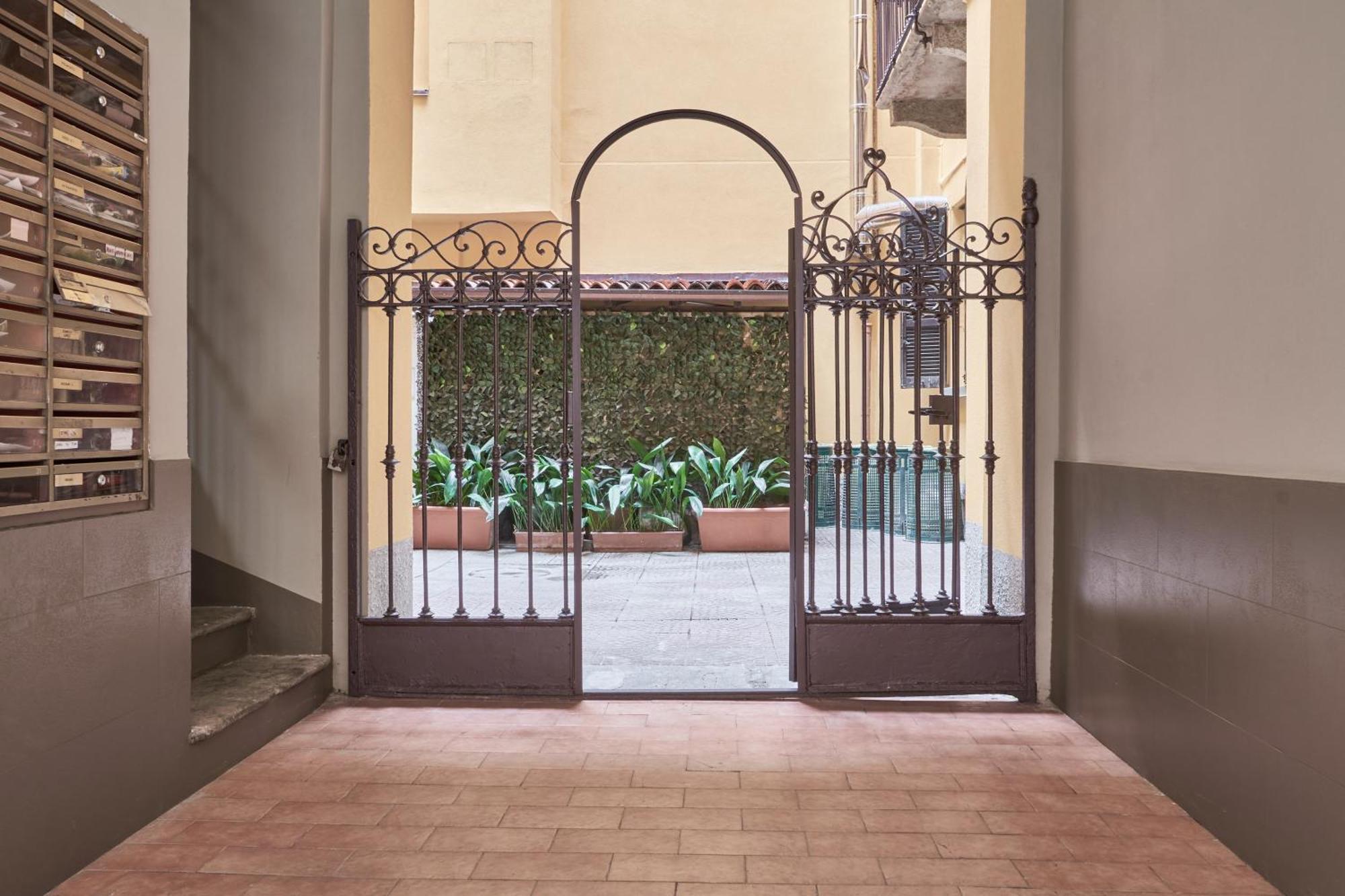 Elegante Appartamento Minimal Dai Tocchi Botanici Milano Exteriör bild